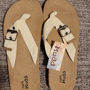 NWT Mudd Women's Buckle Sandals Sz 9/10